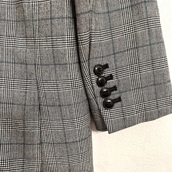 Madewell Wool Caldwell Double-Breasted Blazer: Peaked Lapel Edition - Picture 9 of 16